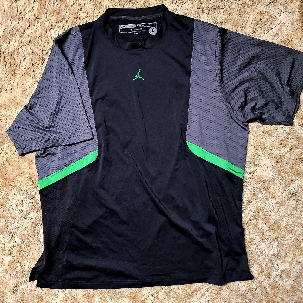 Jordan Men's Black and Green Athletic Shirt